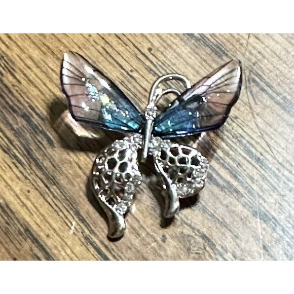 Beautiful Butterfly Brooch Delicate Lucite Wings Rhinestones and Silvery Metal - Picture 6 of 6